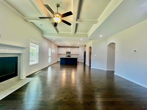 4th image of 311 Shoshone Cir