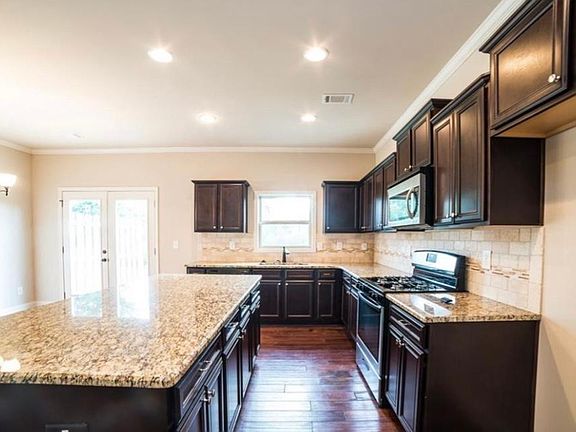 5th image of 756 Garbrooke Dr