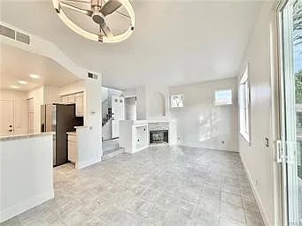 2 bed, 2.5 bath, 1093 sqft, $3,800 — Photo 3