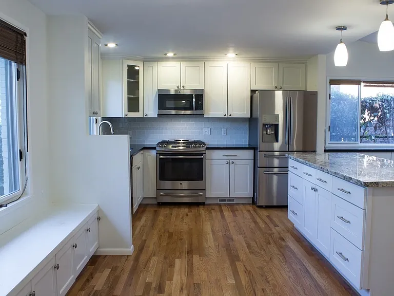 2344 McGilvra Blvd E — Photo 2