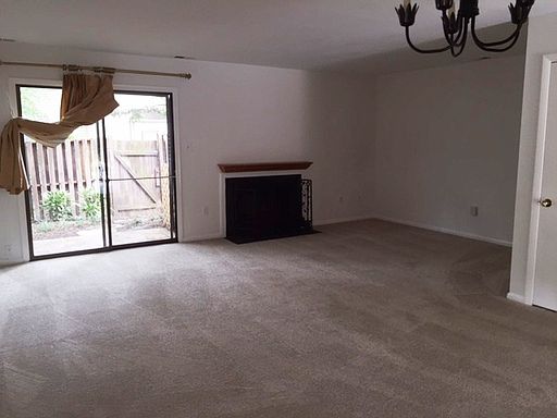 4th image of 1210 Hollyday Ct