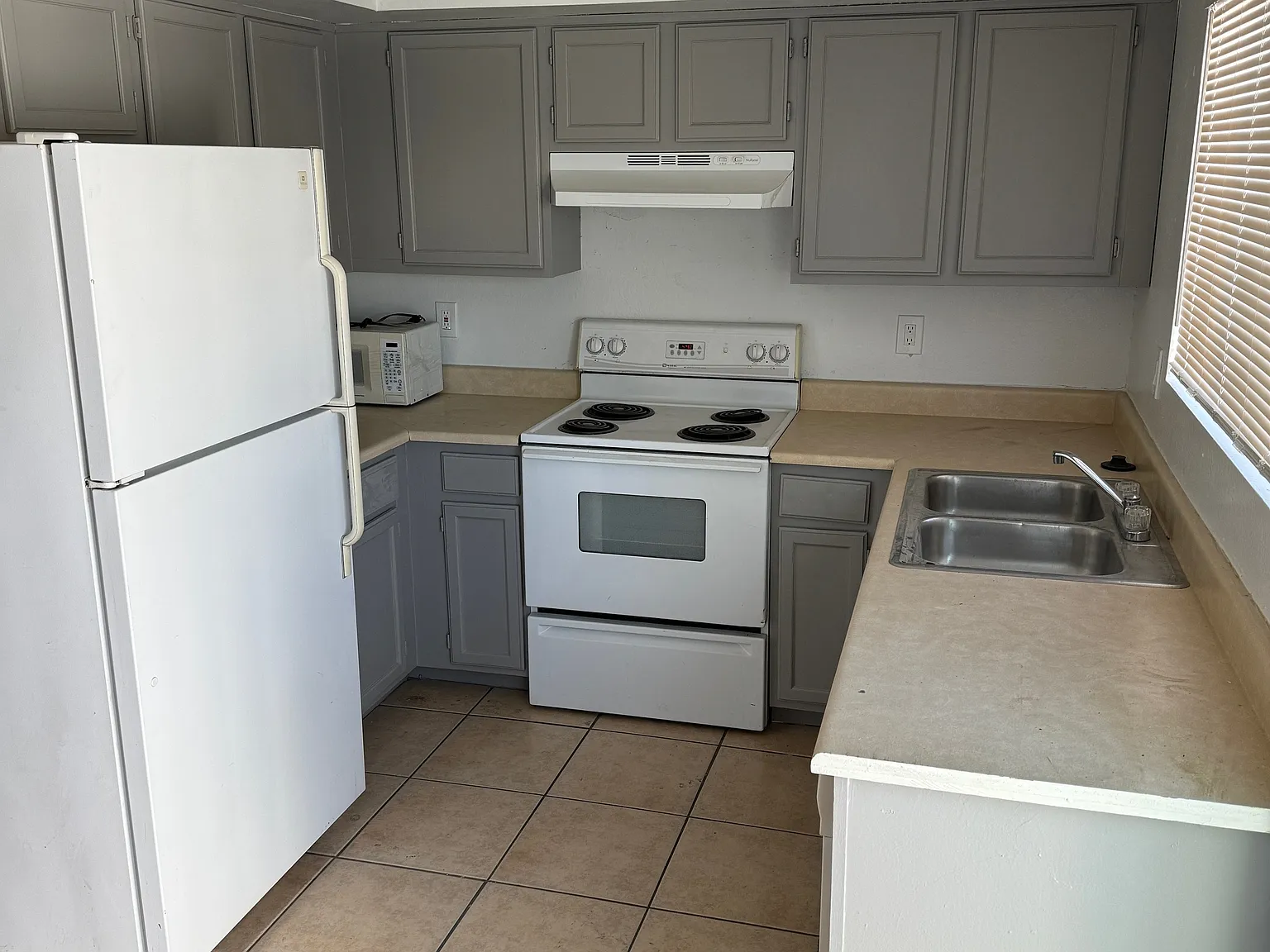 2 bed, 1.5 bath, 900 sqft, $1,325 — Photo 2