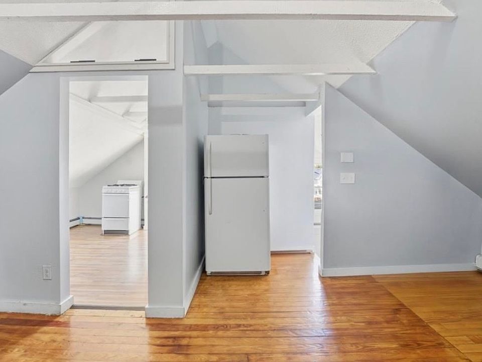 1st image of 62 Heath St Floor 3