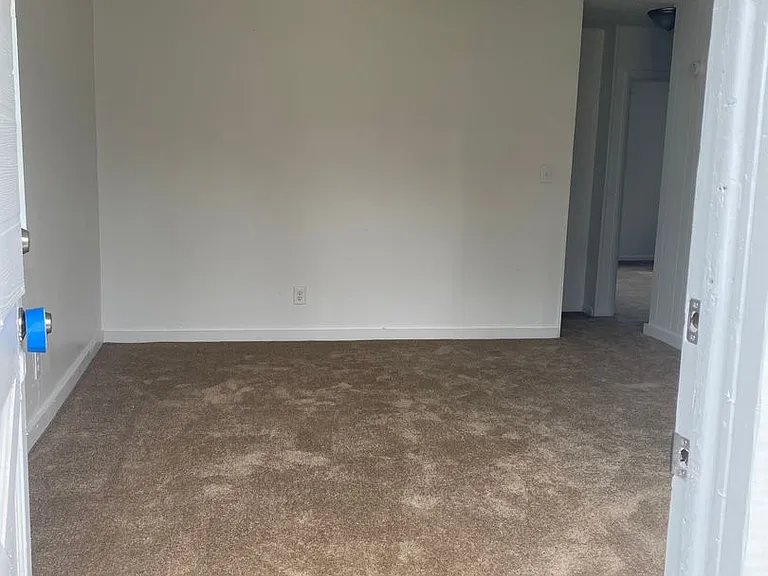 8505 Jasper Ave — Photo 6