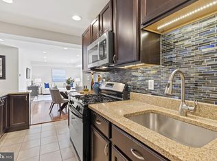 1221 N Quinn St APT 21, Arlington, VA 22209