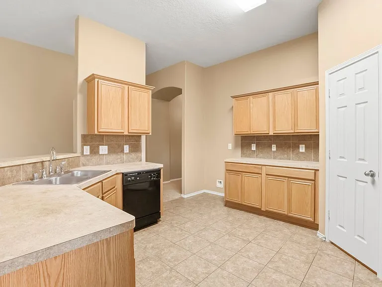 9618 Red Rugosa Dr — Photo 7