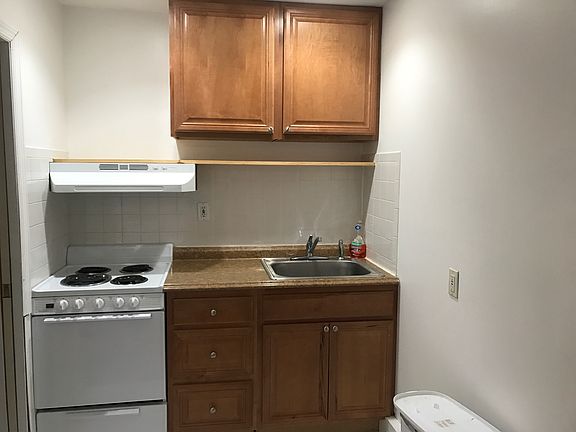 2nd image of 2 Fawn Ln