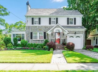 51 Henry St, Merrick, NY 11566