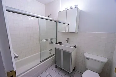 Rented by New York Casas Ltd.