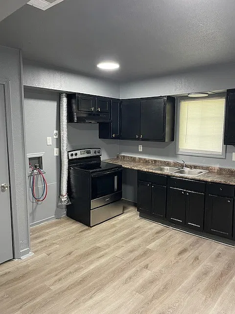 3 bed, 884 sqft, $1,000 — Photo 3