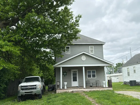 321 N West St, Carlinville, IL 62626