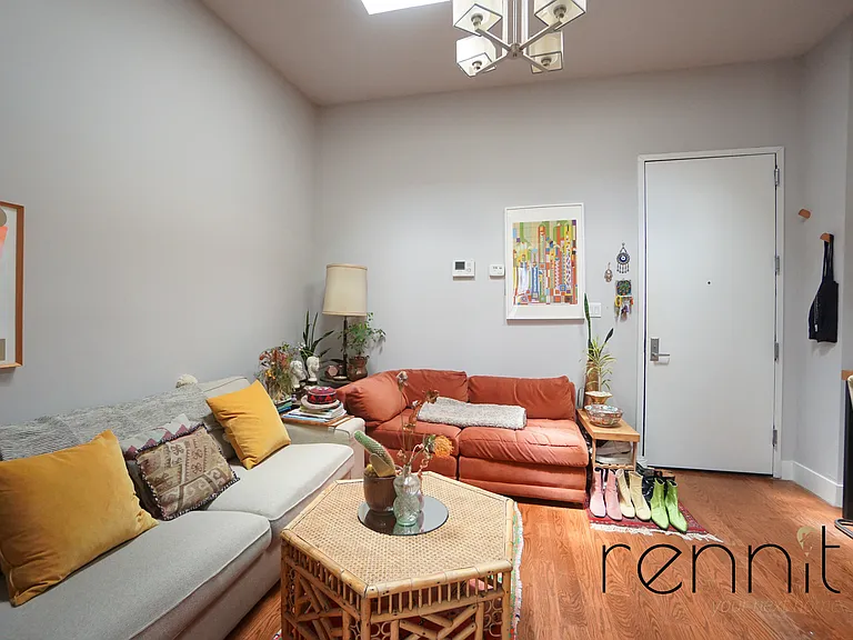 914 Hart St #2B — Photo 3