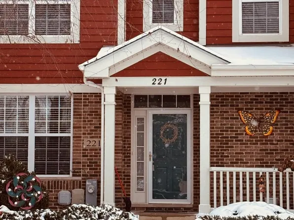 221 Garden Dr, Elgin, IL 60123