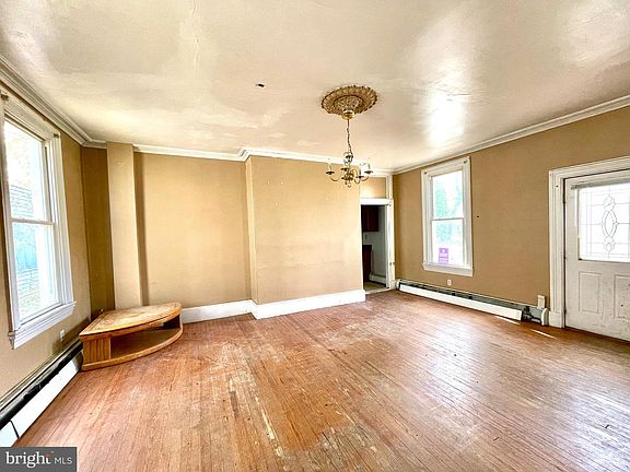 3rd image of 46 Walnut St