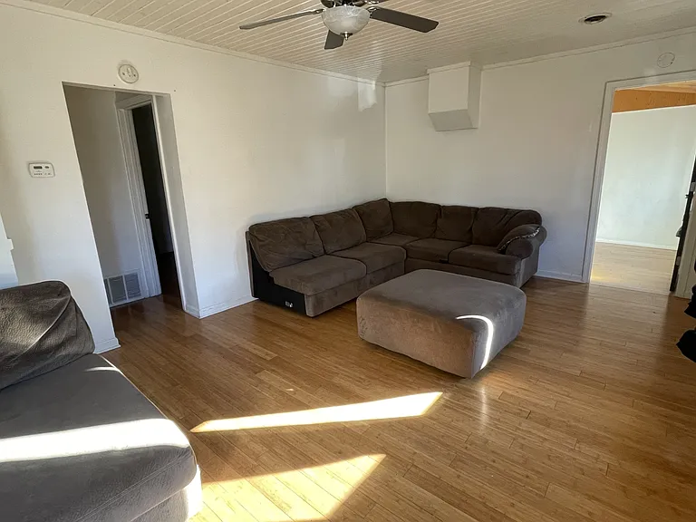 1102 Sandy Hollow Rd — Photo 2