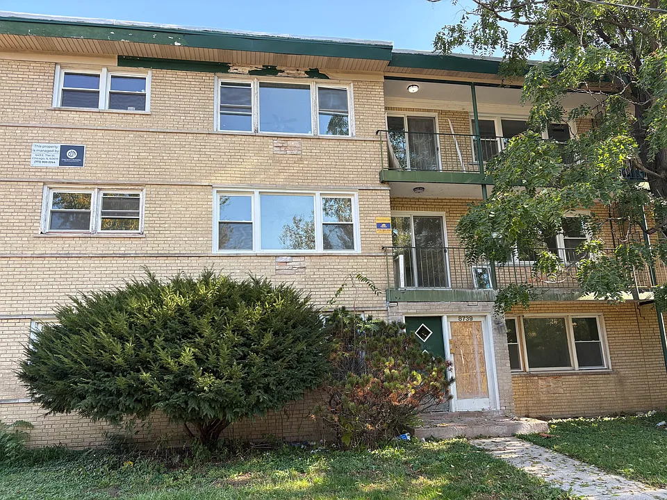 8735 S Beverly Ave #2