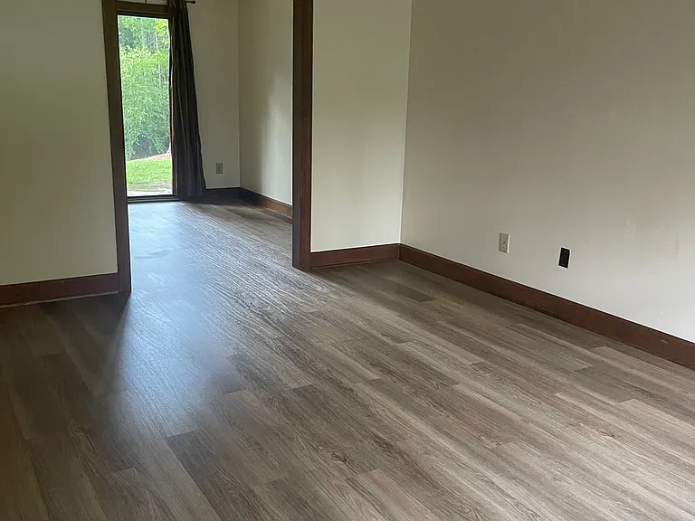 108 E Ridge Rd — Photo 3