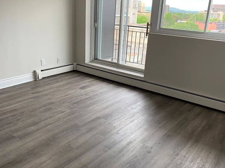 215 Clarence St — Photo 16