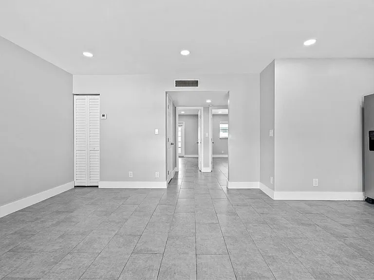 1470 N Dixie Hwy #2 — Photo 8