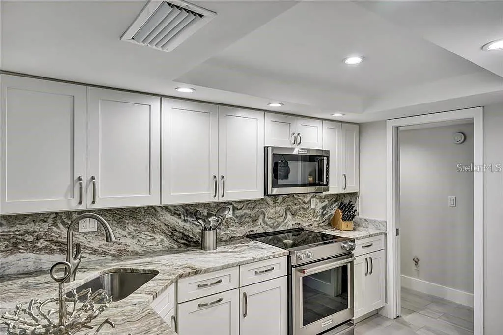 2 bed, 2.0 bath, 1319 sqft, $12,296 — Photo 2