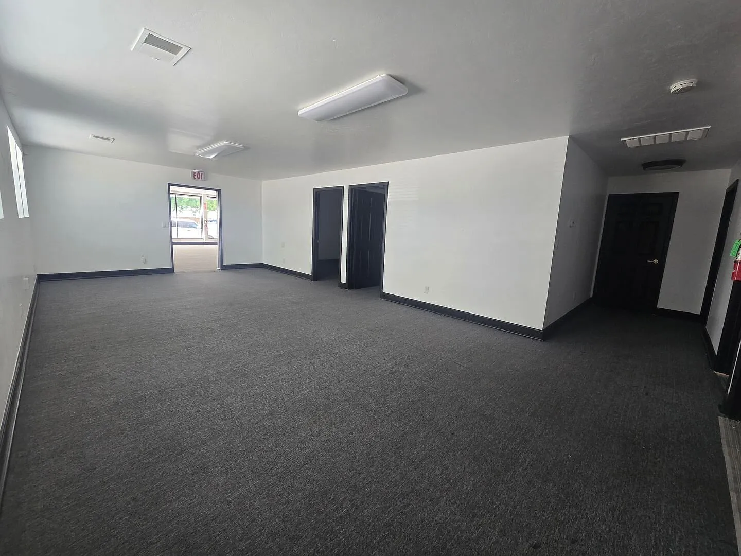Large office space available now — Photo 4