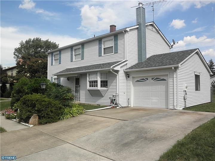 1st image of 17 Tudor Ct