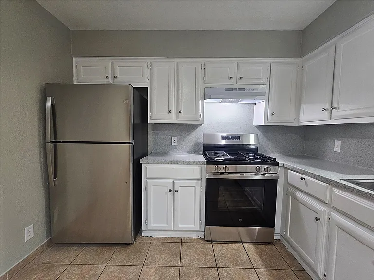 1305 Bonnie Brae St #B — Photo 6