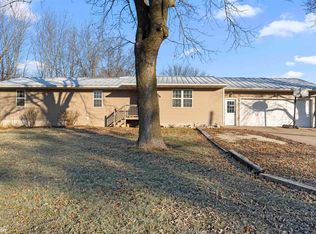 103 E River Rd, Oakville, IA 52646