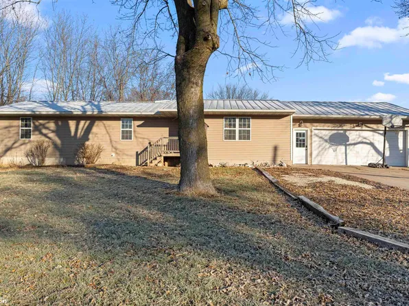 103 E River Rd, Oakville, IA 52646