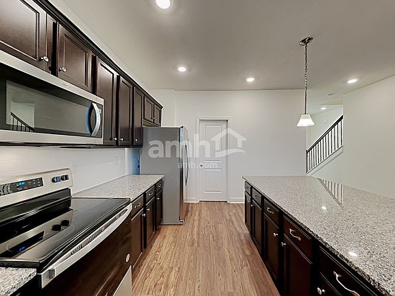 4th image of 2137 Laurel Village Cir