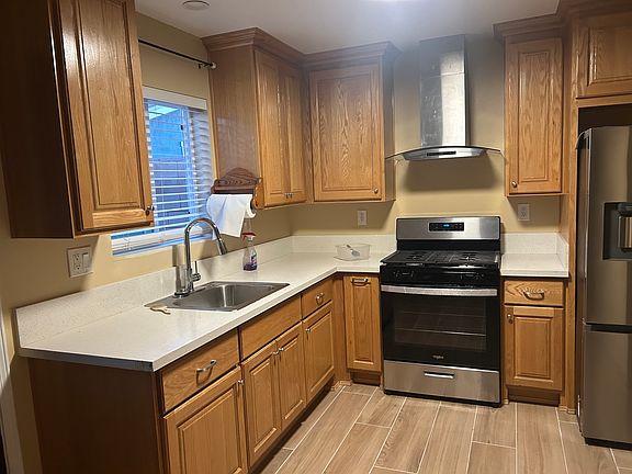 4th image of 14874 Stockdale St #B