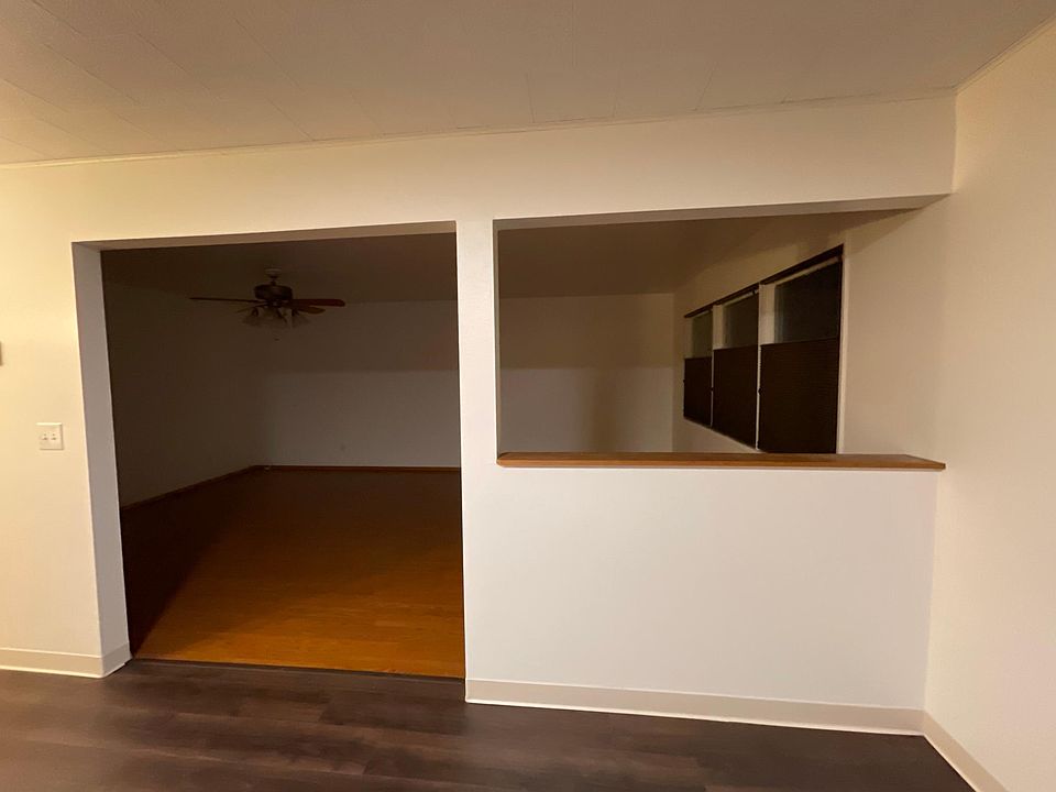 2nd image of 630 W 19th Ave