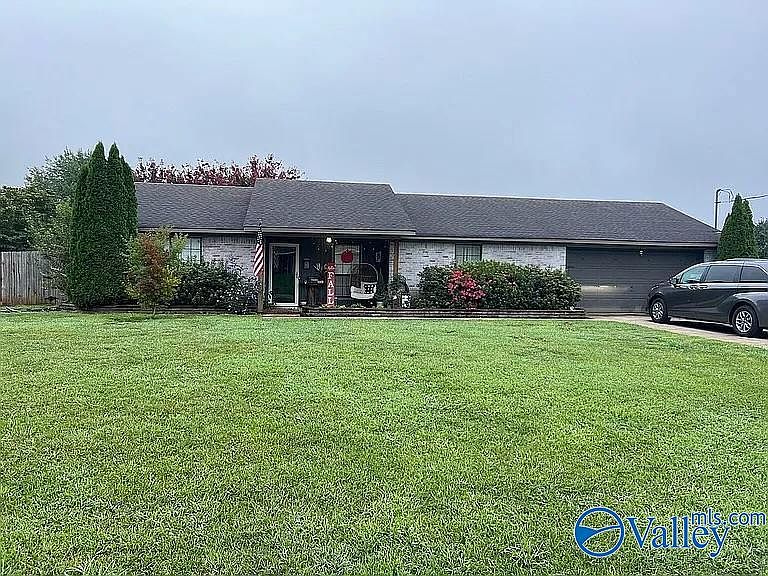 1st image of 115 Worthington Cir