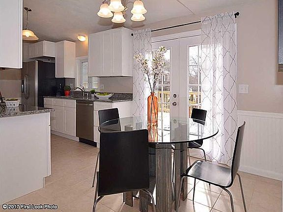 5th image of 95 E Greenwich Ave