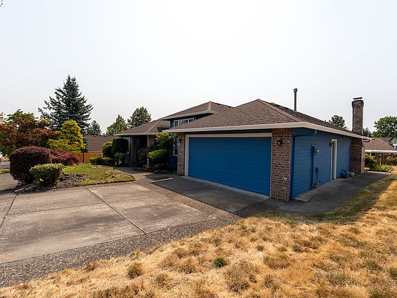 4th image of 324 SW 28th Ct