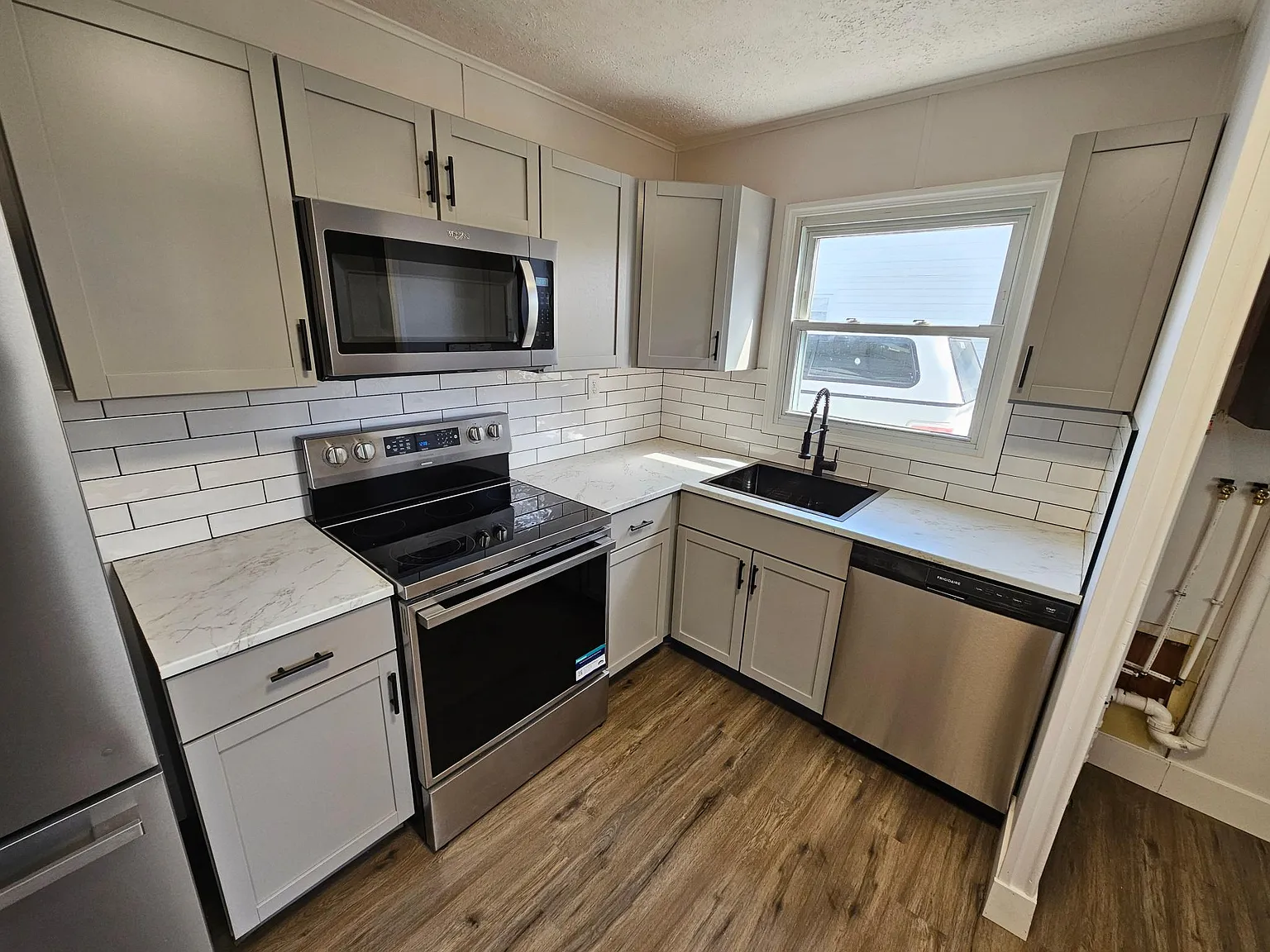 3 bed, 864 sqft, $1,500 — Photo 3