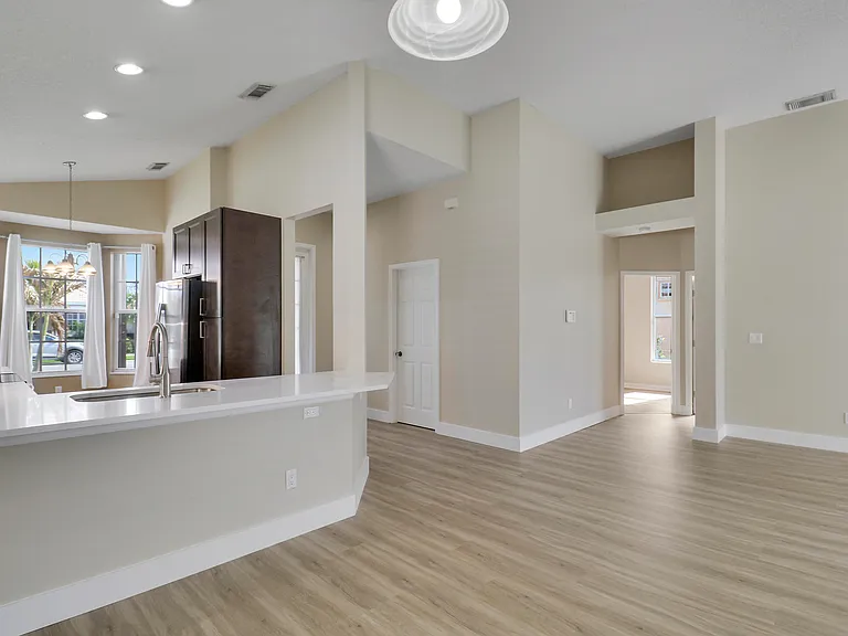 726 SW Aruba Bay — Photo 16