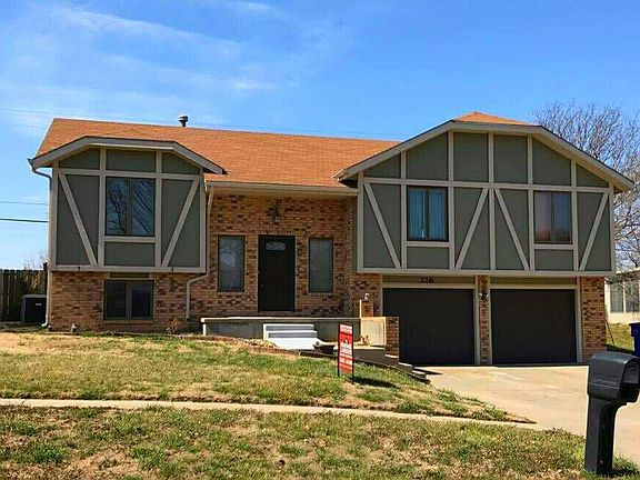 2nd image of 226 Arapahoe Ct