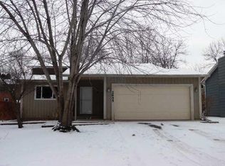 2645 Greystone Ave N, Oakdale, MN 55128