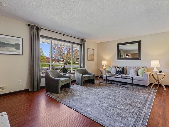 4th image of 221 Burncrest Ct