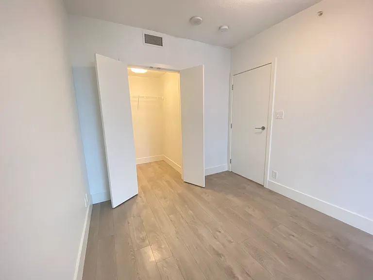 680 Seylynn Cres #1604 — Photo 18