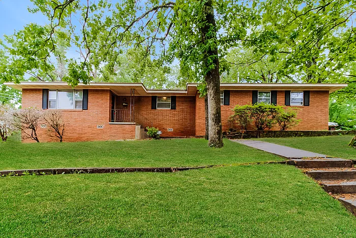 1600 Grove Hill Rd
