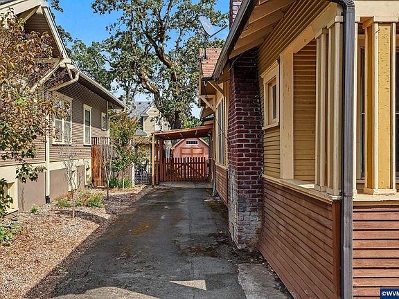 5th image of 223 Coolidge St
