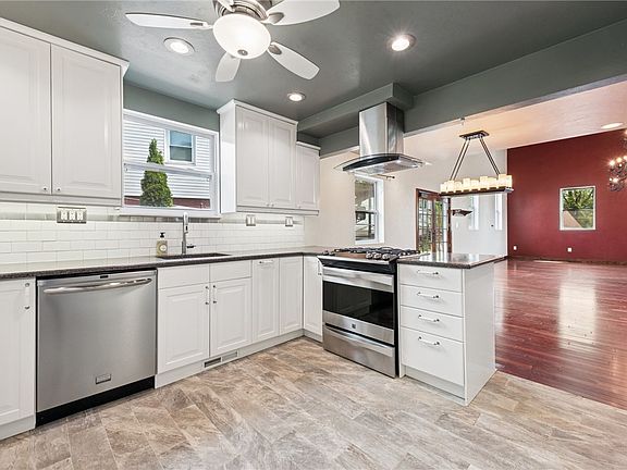 4th image of 3302 Crestview Dr