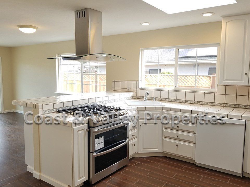 1st image of 752 Carmelita Dr
