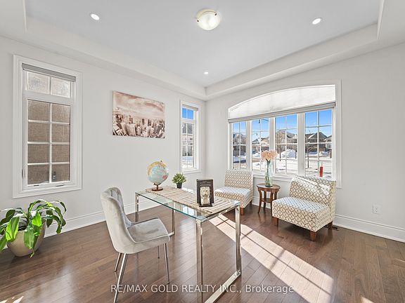 5th image of 8 Markey Ct