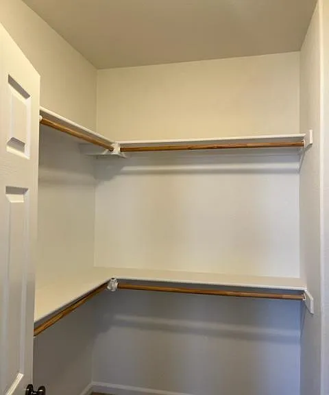 729 Wynyard Cir — Photo 32