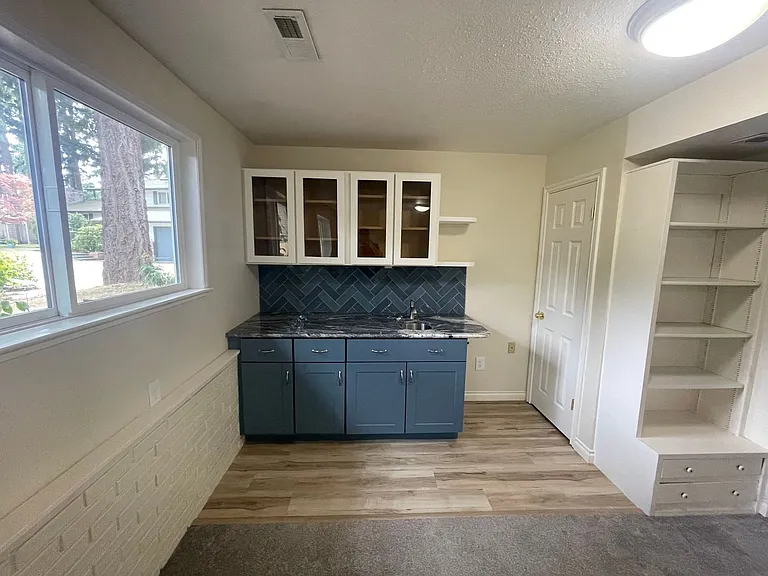 1168 Tulip Ln — Photo 10