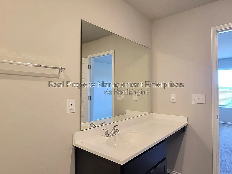 9501 NW 118th St — Photo 11