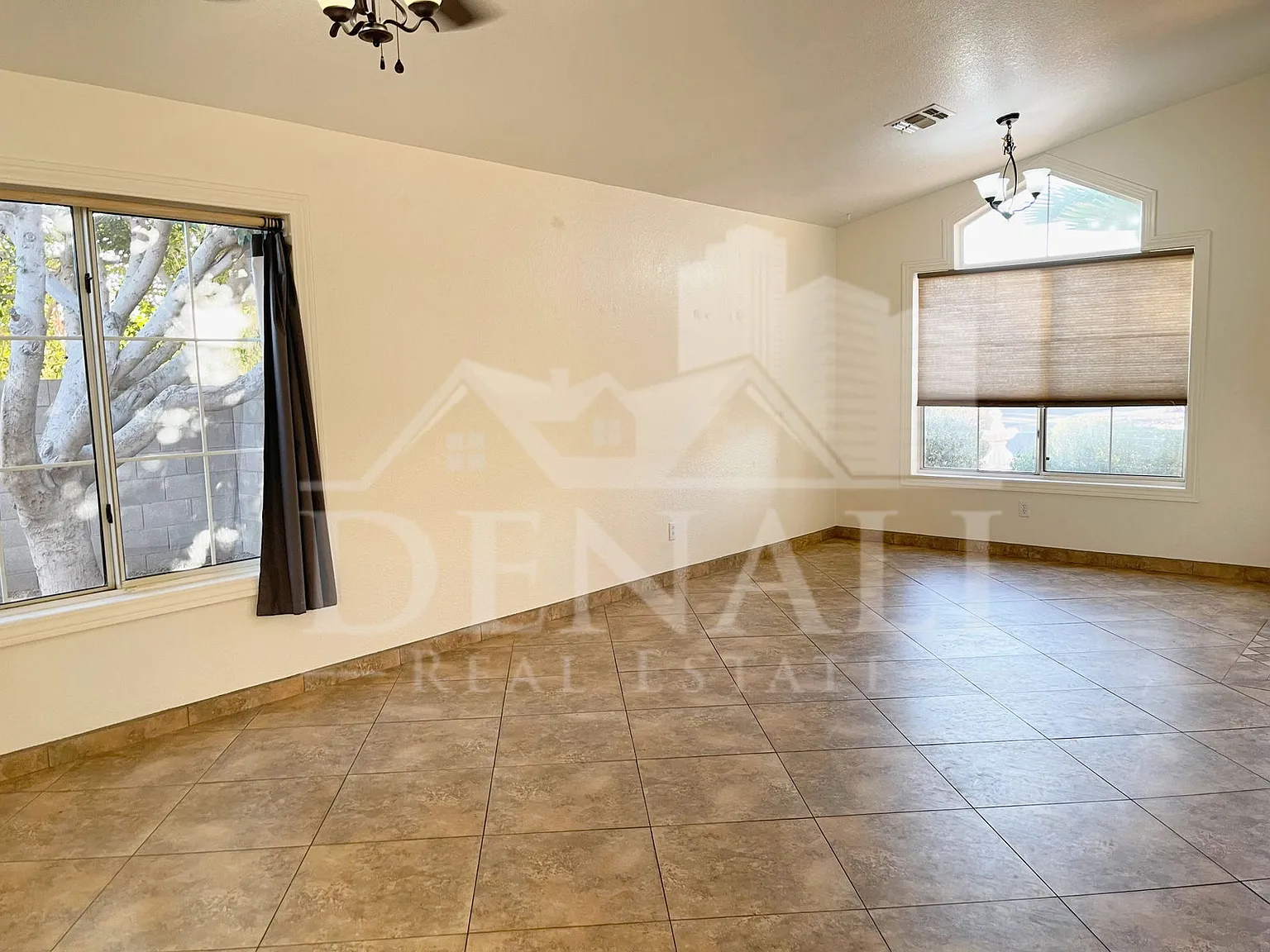 4 bed, 2.0 bath, 1681 sqft, $2,295 — Photo 4